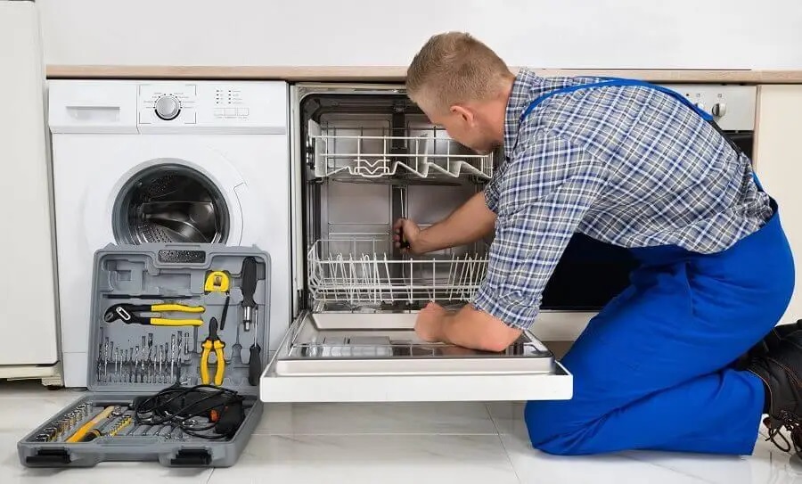Dilovası Philips servisi teknisyen ekibi beyaz eşya tamiri yaparken